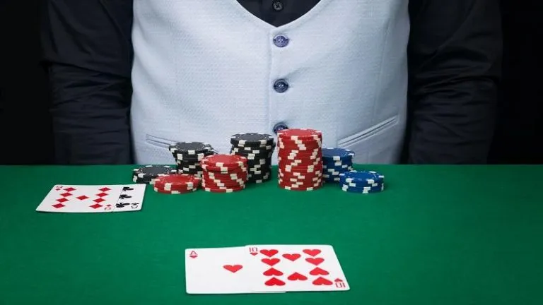21點莊家桌面與籌碼｜Blackjack發牌場景與下注策略示意圖